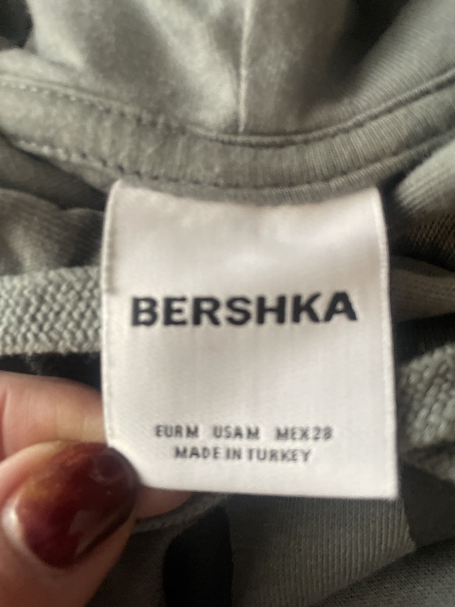 Bershka Pullover & Sweatshirts: BERSHKA felpa con cappuccio – Neu (gemäss Beschreibung) aus Losone von Chanty1970 2