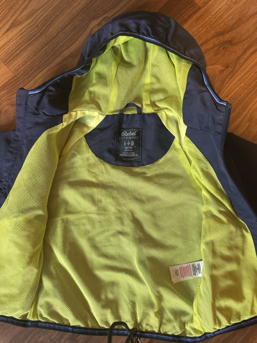 Primark Jacken & Mäntel: Sommer Wind Jacke Kinder Grösse 104 – Gebraucht aus Zermatt von katytesunshine 1