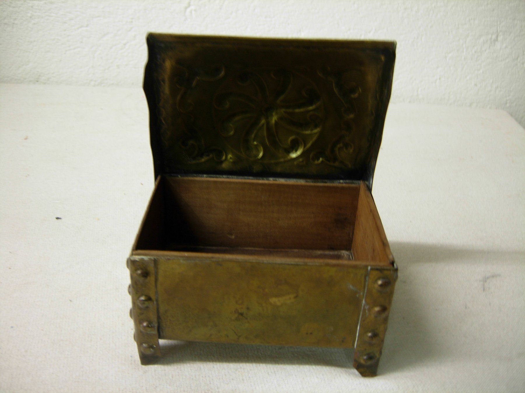 Pots: Art Deco Deckel-Dose um1925-Messing – D'occasion à Luzern par Lucernauno 1