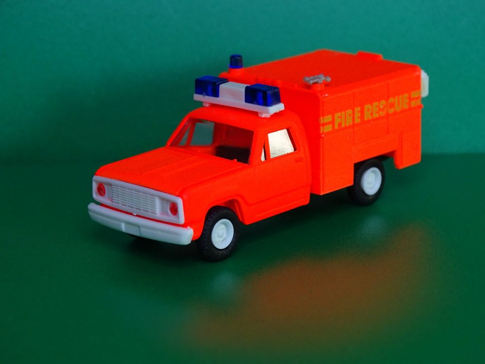 Dodge Fire Rescue von Roco 1/87 (Gebraucht) in Bretzwil für CHF 8 – mit ...