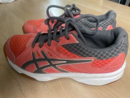 Asics Hallenschuhe Gr. 33