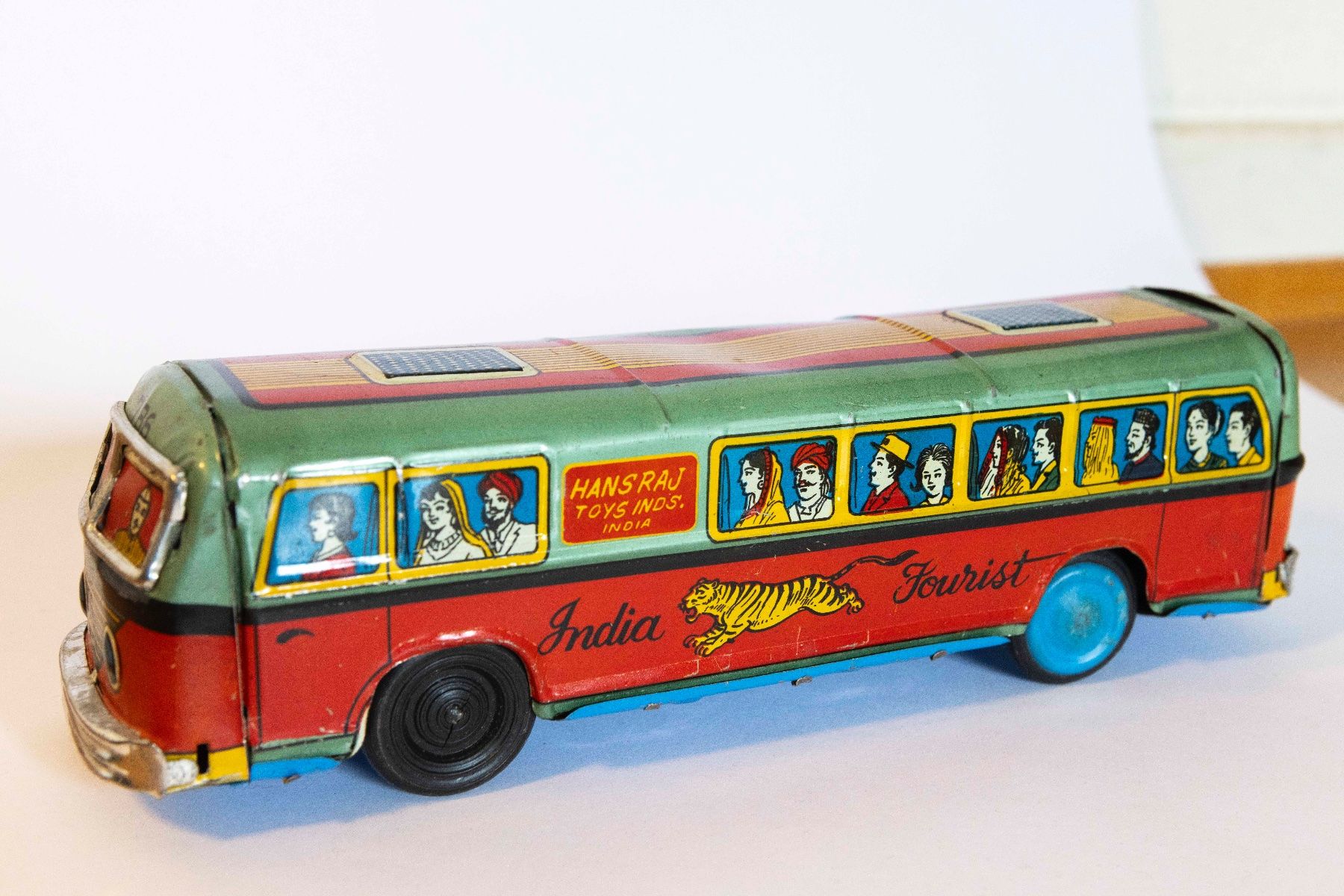 Spielzeuge: alter Blechbus Hans Raj Toys – Gebraucht aus Zürich von mir_9gc2 2