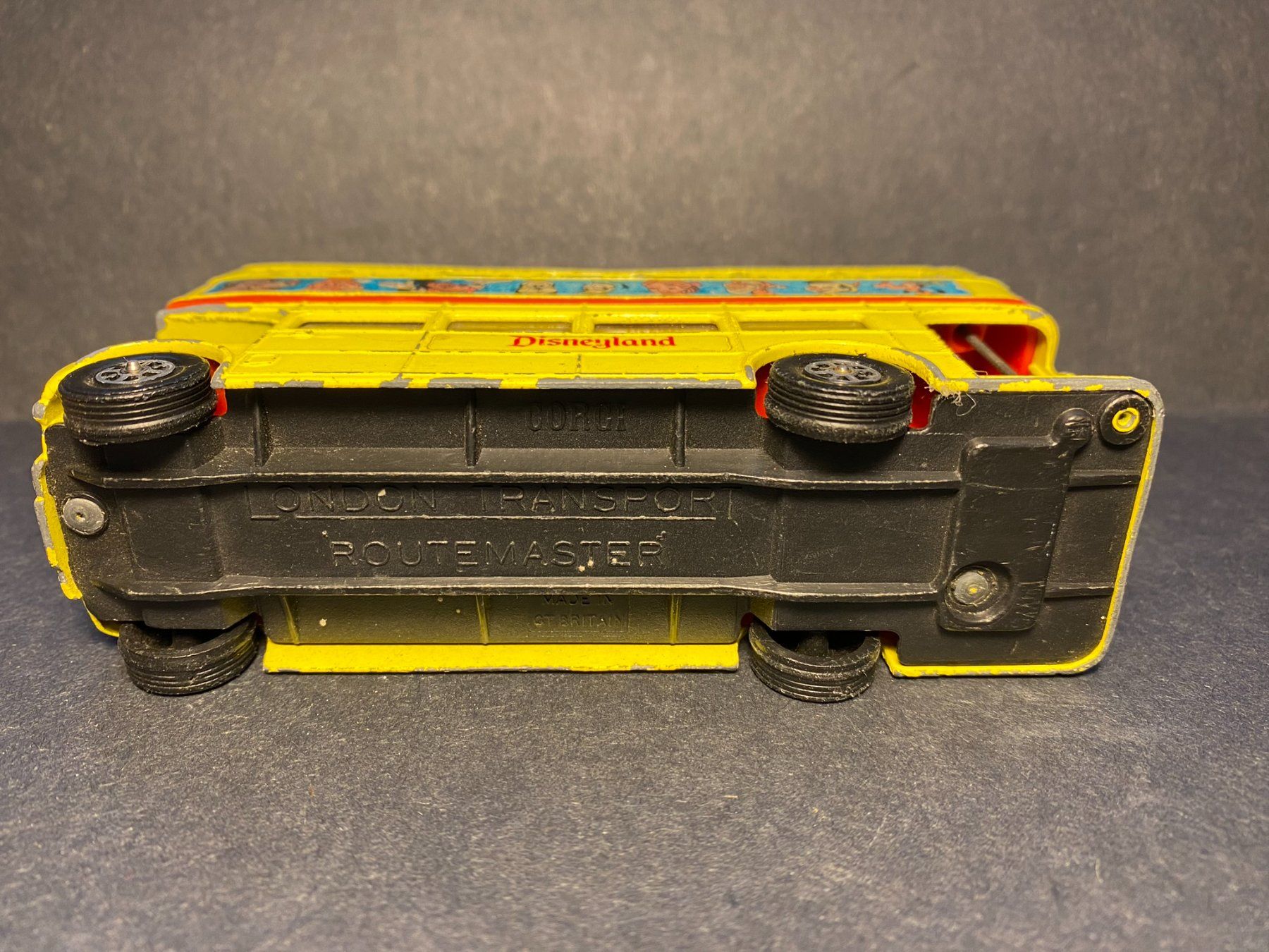 Corgi Toys Modellautos: London Bus Routemaster Disneyland – Gebraucht aus Spiez von Mlandcruiser 6