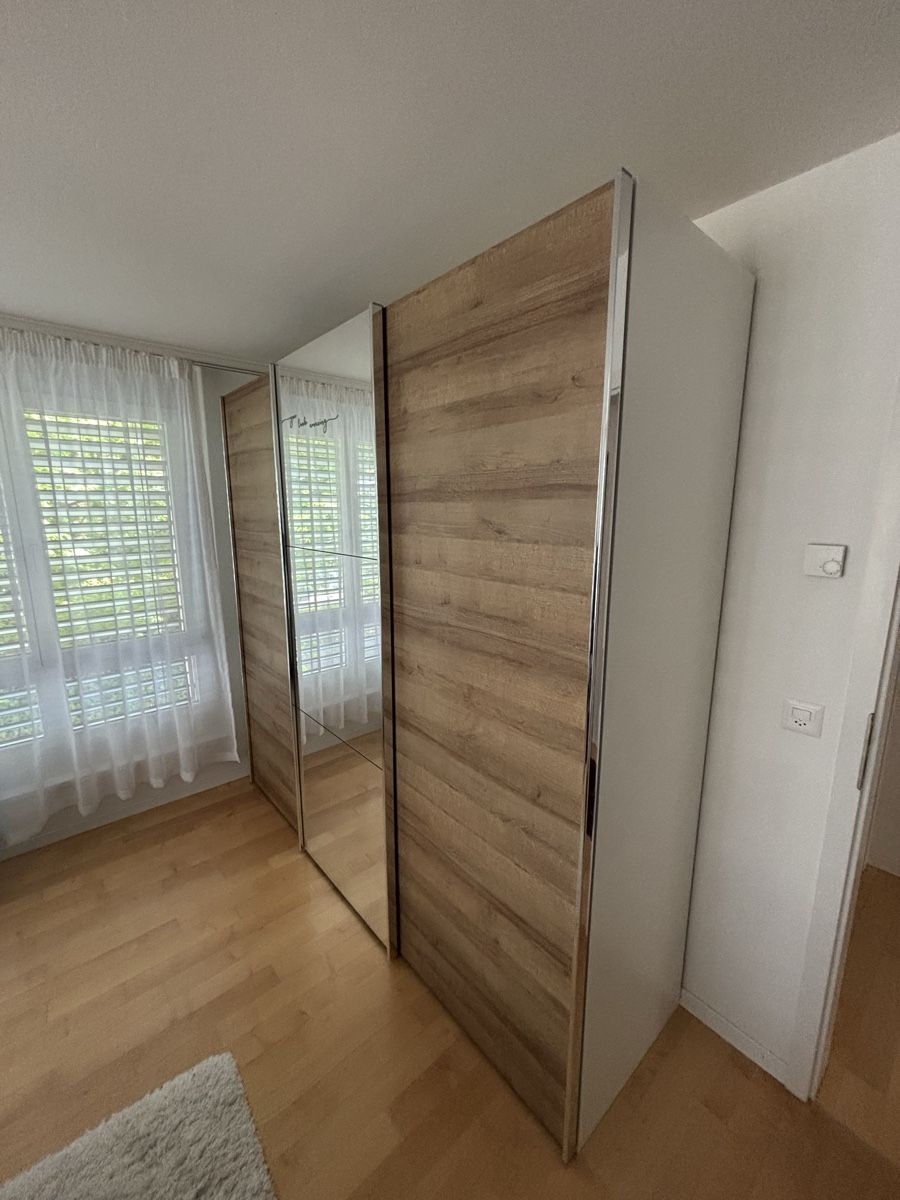Micasa Armadi: Kleiderschrank Micasa Schiebetüre Jutzler – Usato da Zug venduto da Deks 1