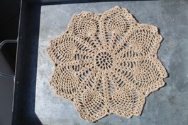 Beiges Häkel Deckchen , 34 cm