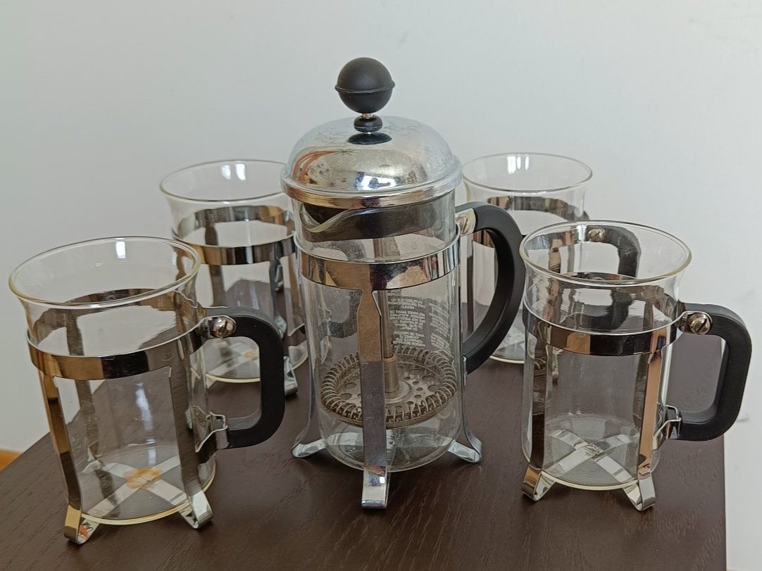 Bodum Macchine per caffè & Macchine per espresso: Bodum French Press mit 4 Gläsern – Usato da Zürich venduto da olifantje3