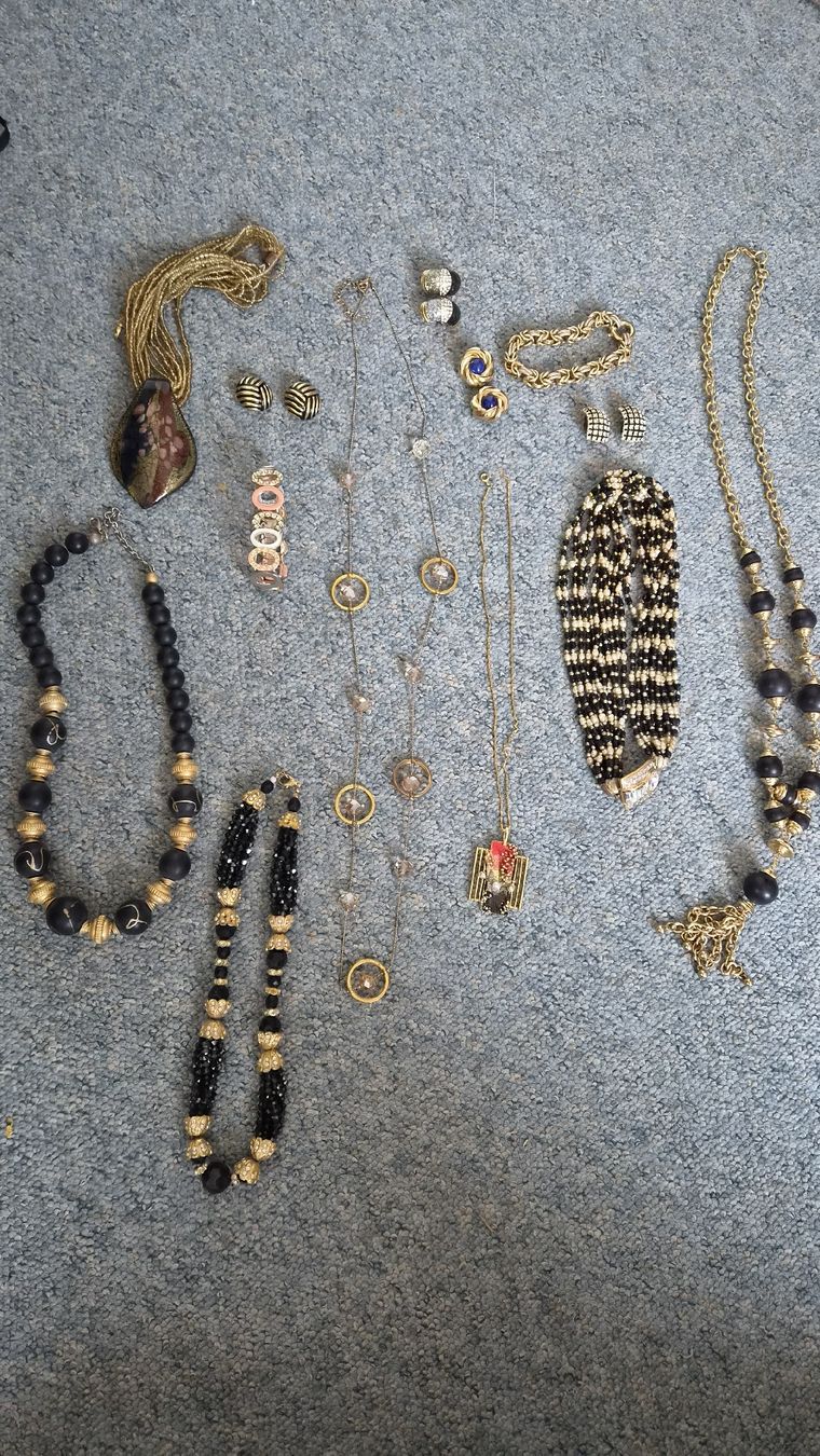 Sonstiger Schmuck: Vintage Schmuck Lot Sammlung  – Gebraucht aus Kölliken von Upcycling-by-Mc-TAM