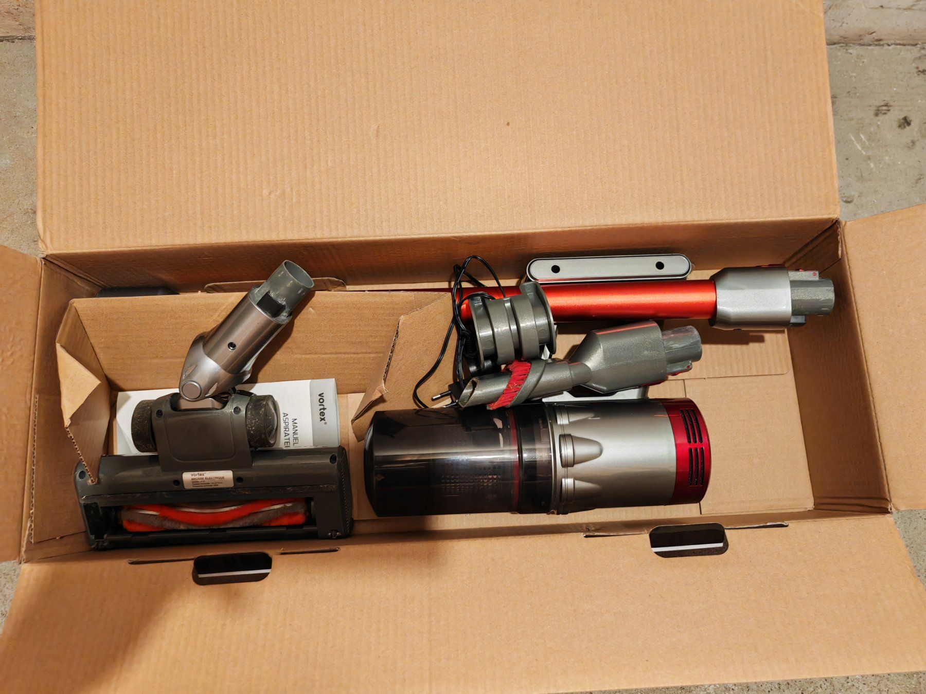 Aspirapolveri & Accessori: Staubsauger Vortex Kabellos – Usato da Liestal venduto da cbr_qs6m 1