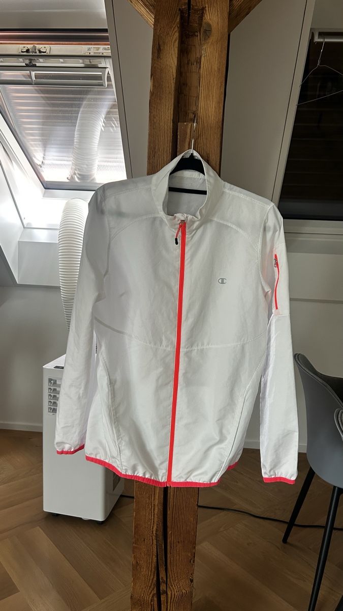 Champion Jacken: Cool Running Jacket from Champion, Size S – Gebraucht aus Zürich von melissacdn