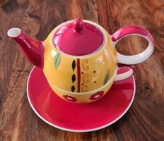 Teekanne mit Tasse