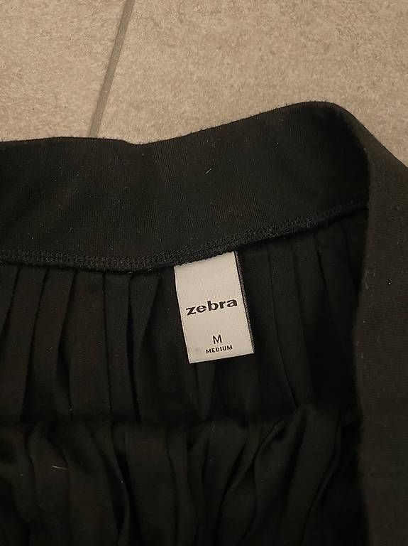 Gonne: Faltenrock Schwarz in Grösse M – Nuovo (secondo la descrizione) da Basel venduto da lorged 2