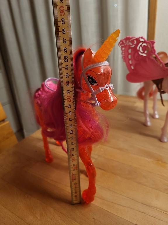 Jouets: 2 Einhörner – D'occasion à Mollis par reiver 4