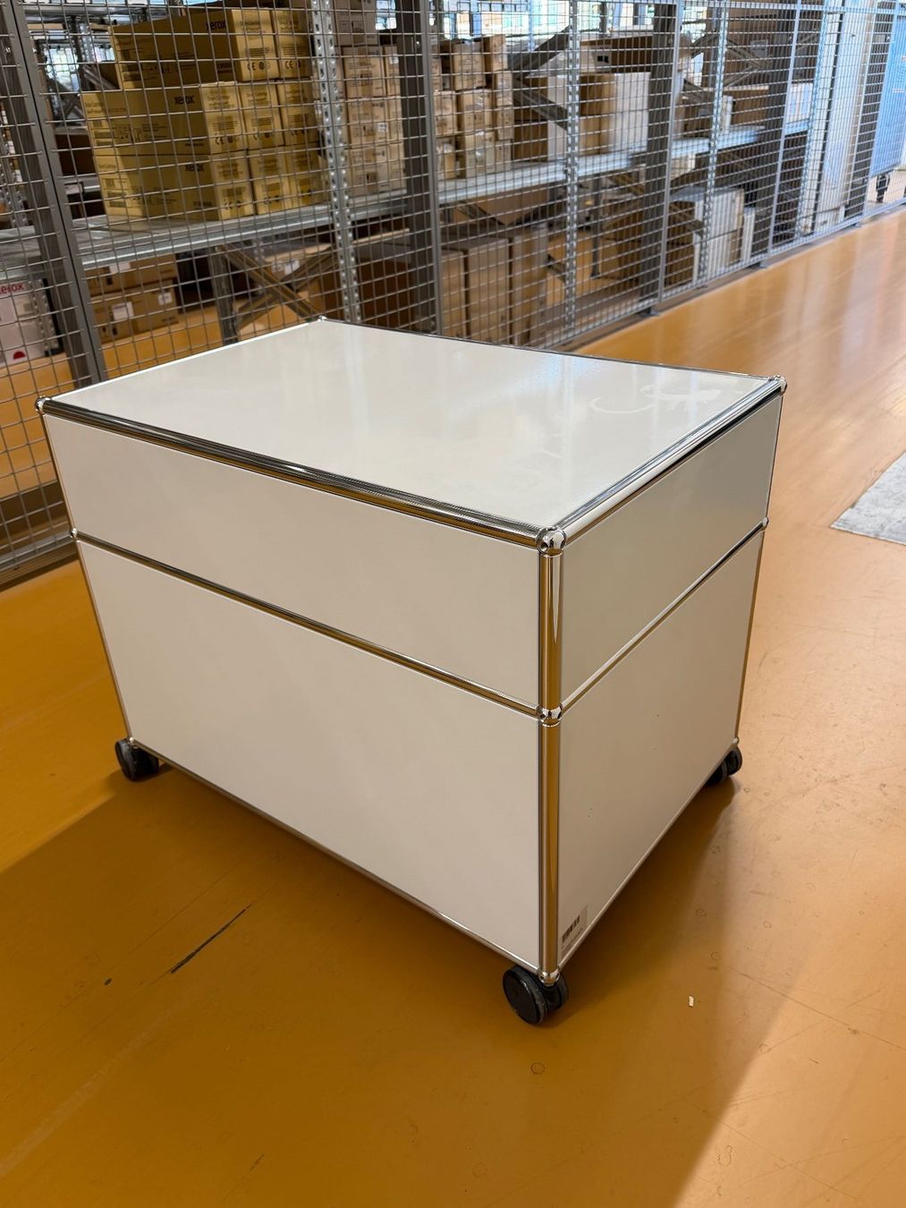USM Korpus: USM Haller Rollcontainer mit 3 Schubladen – Gebraucht aus Dietlikon von ComdatAG 3