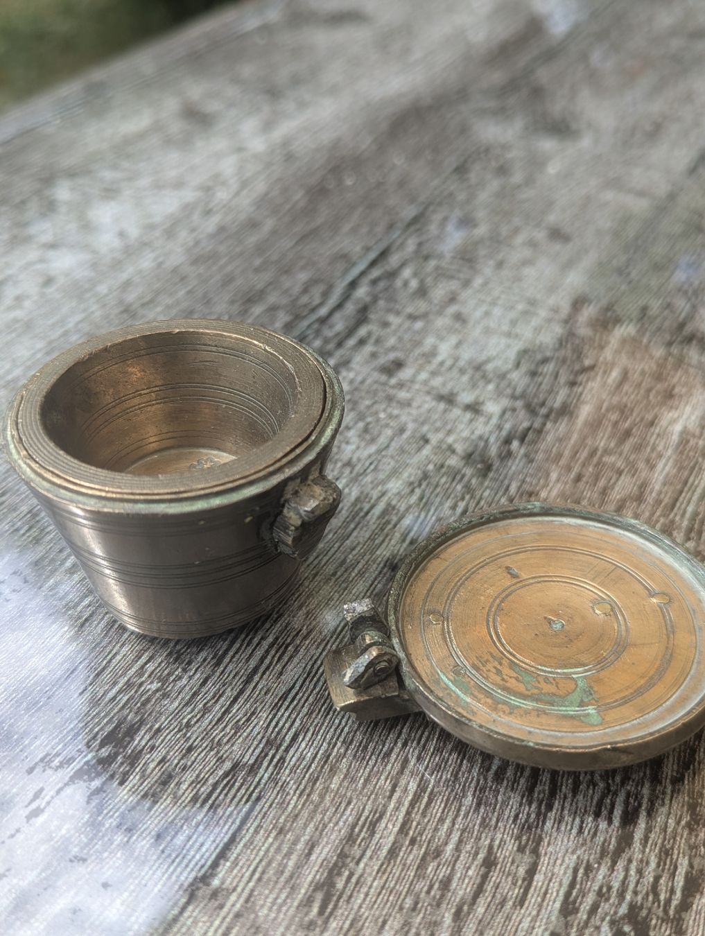 Bilance e pesi: 19th C. Brass Nesting Apothecary Bucket Weights Set Repair  – Difettoso da Erlinsbach SO venduto da Meytalien 2