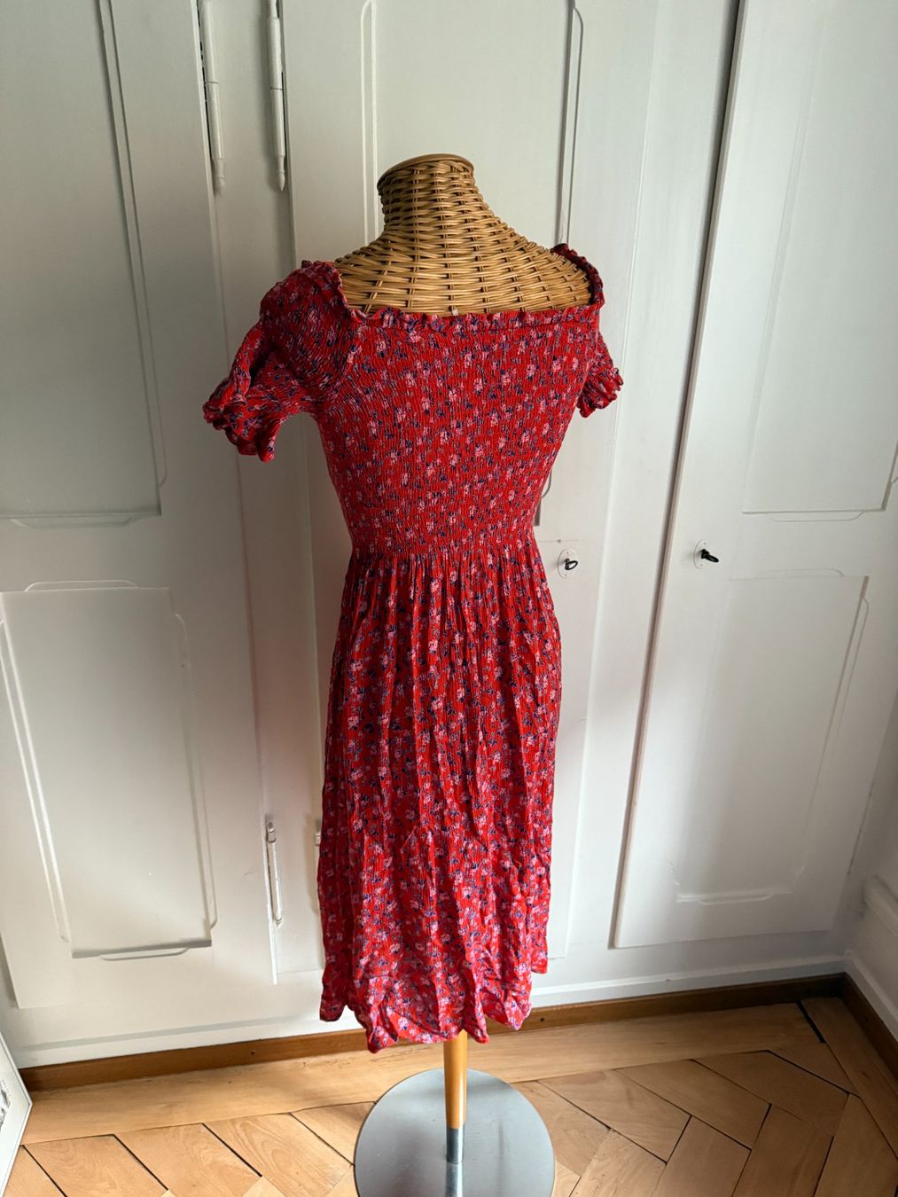 Vestiti: Kleid rot mit Streublumen - S – Usato da Zürich venduto da Diazaio 2