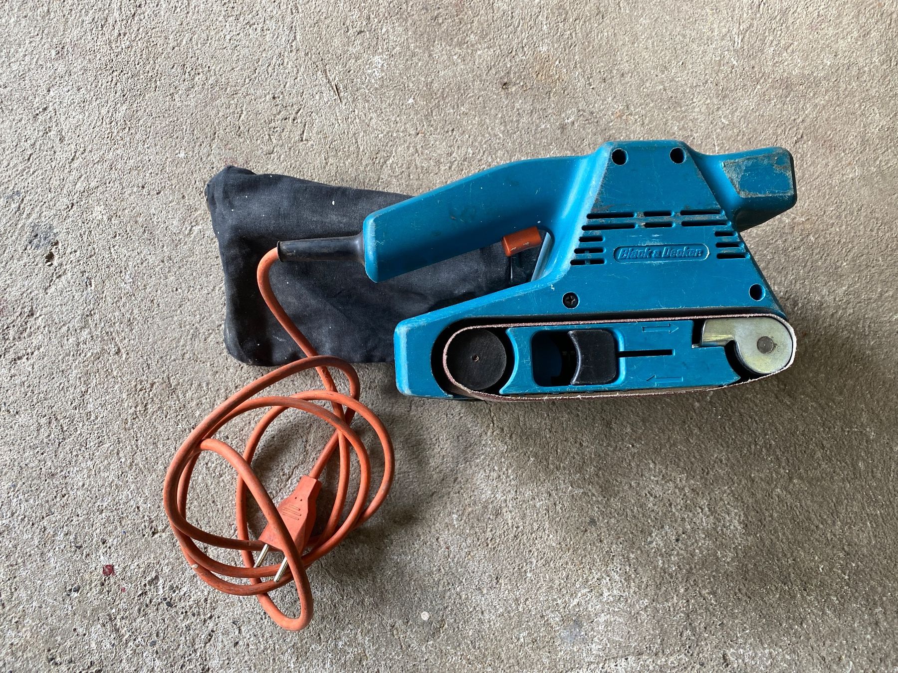Aiguiseuses & polisseuses: Schleifmaschine Black & Decker – D'occasion à Fischbach-Göslikon par zeb_2vfq 1