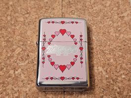 Zippo vintage St Valentin coeurs roses, Jamais rempli