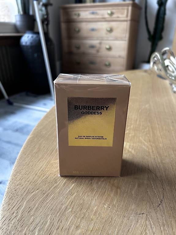 Parfum & Eau de Toilette: burberry goddess 100ml – Gebraucht aus flims dorf von schmetterling61281
