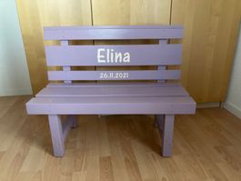 Pastellviolette Kindersitzbank aus Holz