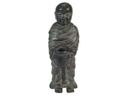 Buddhistische Mönchsfigur mit Topf