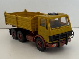 H0 Kibri 10410 3-achsiger Mercedes-Benz Dreiseitenkipper