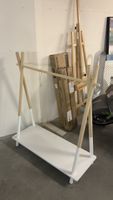 Portant à vêtements enfant en bois, style tipi