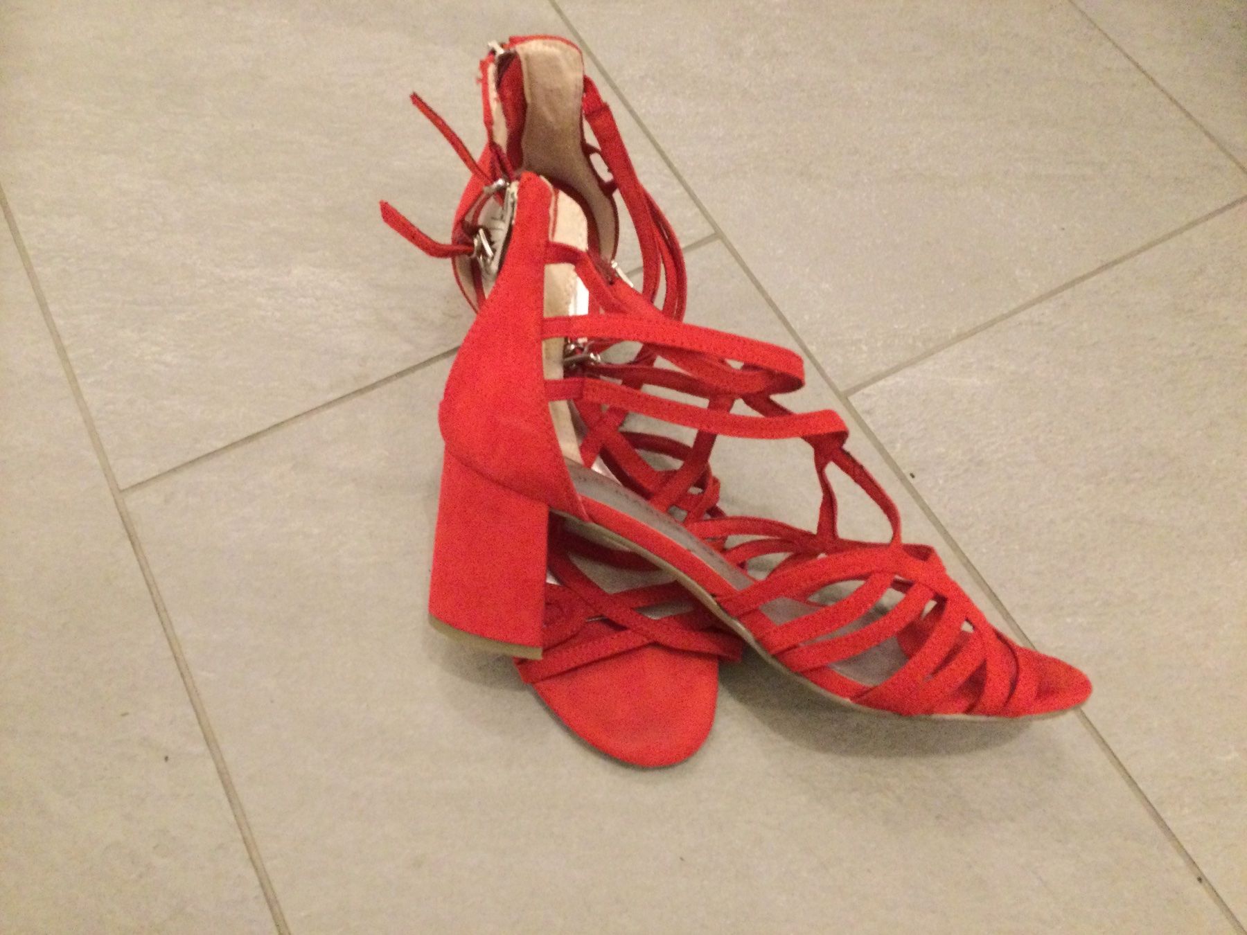Damenschuhe: Damen Sandalen, rot – Gebraucht aus Bischofszell von spidi72 1
