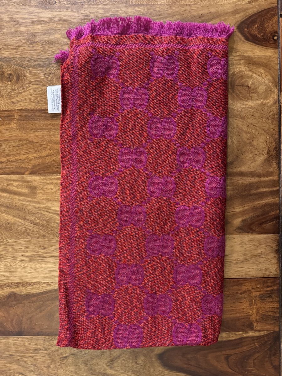 Gucci Foulard & Sciarpe: Gucci Schal roti / pink – Nuovo (secondo la descrizione) da Dietikon venduto da _cfic_