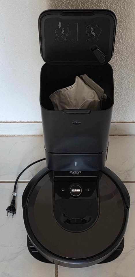 Irobot Aspirateurs & Accessoires: iRobot Roomba Roboter Staubsauger Modell i7+ mit clean Base – D'occasion à Münchwilen TG par ecudos10 1