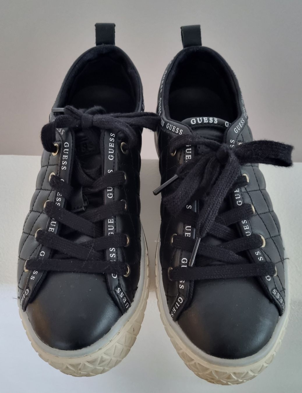 Guess Scarpe da donna: GUESS SNEAKERS – Usato da Thun venduto da surfbeach