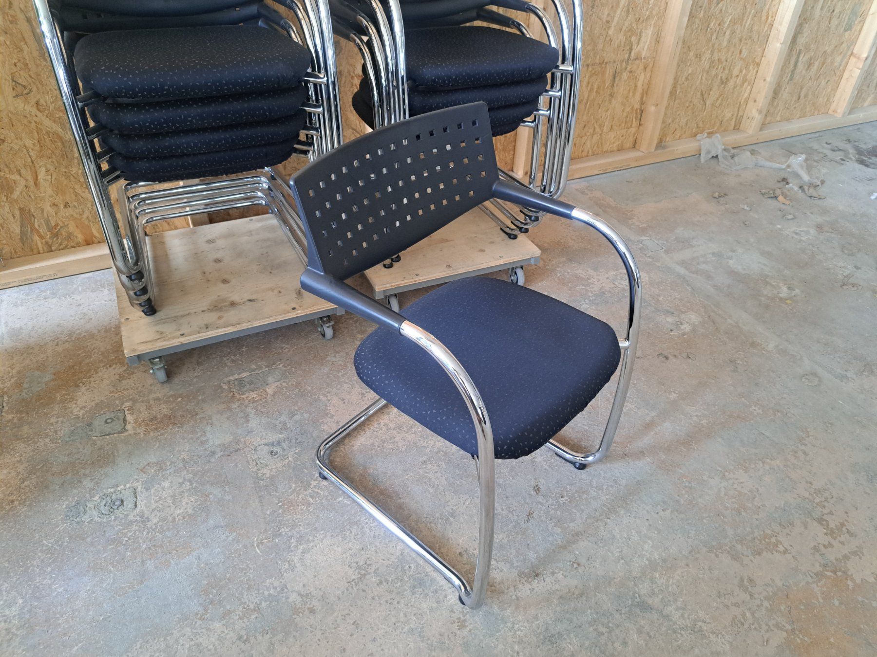 Chaises: 10x Vitra Stapelstuhl Freischwinger – D'occasion à Belp par deal-now 1