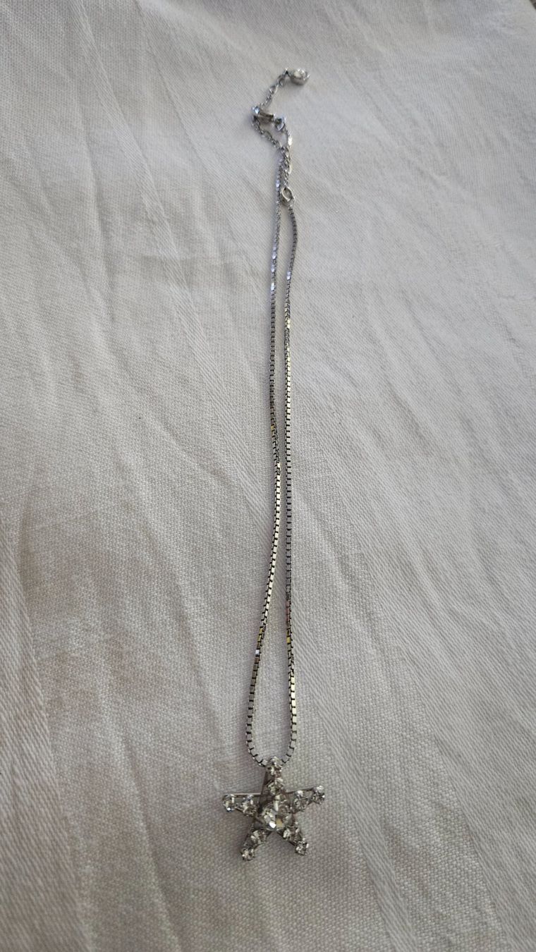 Catenine: Collana con ciondolo stella di strass – Usato da Melano venduto da H-Sara