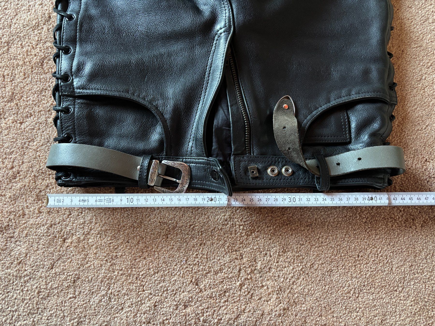 Pantaloni: Leder Schnürjeans Gr.M – Usato da Aadorf venduto da Shecar 1
