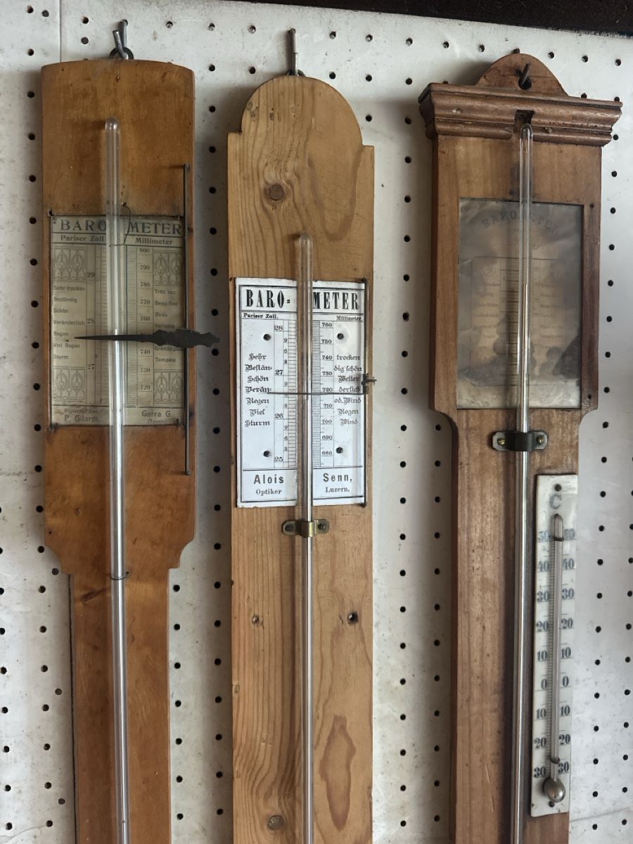 Autres appareils anciens: Barometer Set Antik Holz 5 Stk – D'occasion à Baar par Hillsboro 1