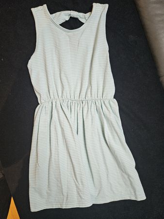 Sommerliches Kleid Gr. 122, gestreift mit Schleife, Top!