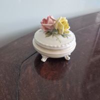 Antike Schmuckdose / Dose mit Rosen aus Porzellan,ENS-Volkst