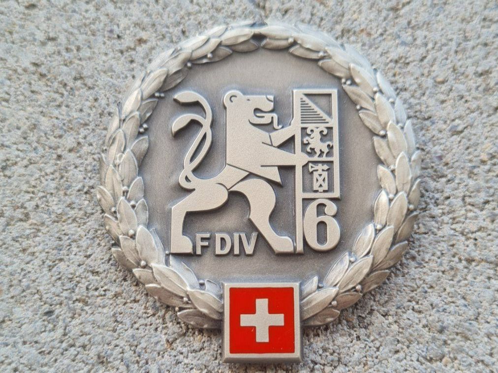 Medaglie: CH Armee / Béret / Emblem / Felddivision 6 / Béretemblem – Usato da Safenwil venduto da Husqi2000