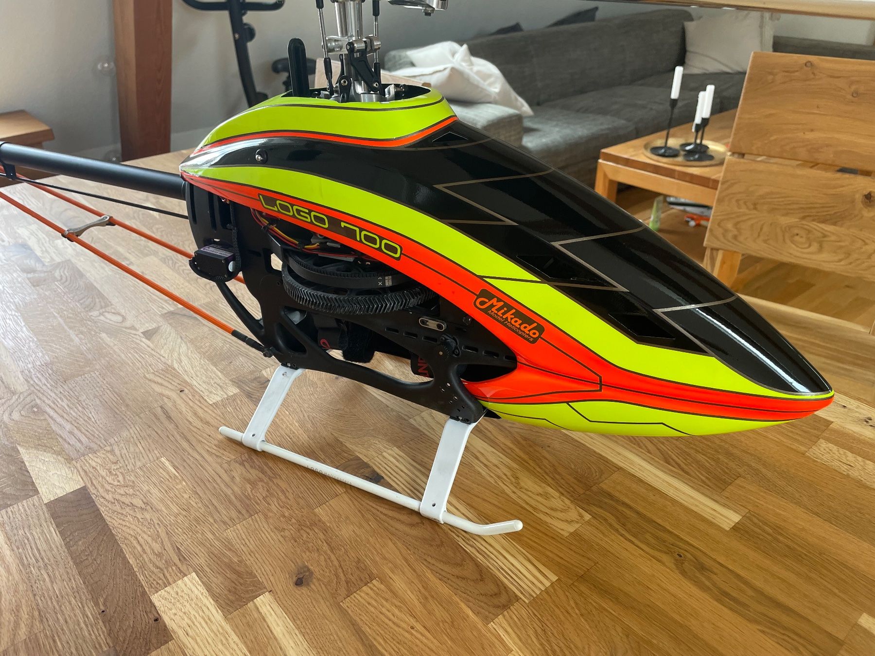 Modellismo RC: Mikado Logo 700 inkl. Elektronik – Usato da Neftenbach venduto da CURRAT1 1