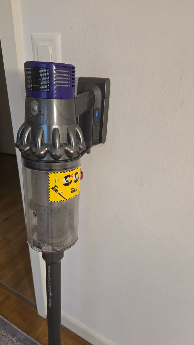 Dyson Staubsauger & Zubehör: Dyson staubsauger V10 Gebraucht – Gebraucht aus Wallisellen von theblacksheep 1