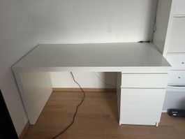 MALM Schreibtisch weiss 140x65 cm mit Gebrauchsspuren