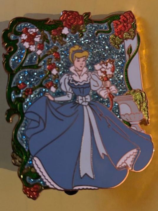 Disney Placchette & Badge: Pin Cinderella Disney – Usato da Lützelflüh-Goldbach venduto da NicoleL.
