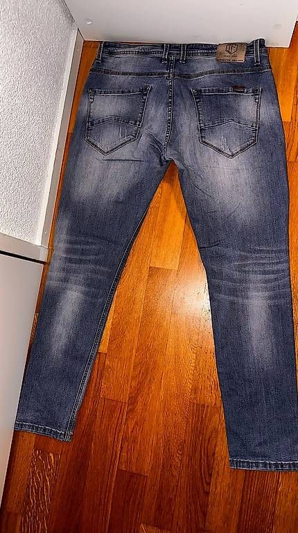 Jeans: Jeanshose grösse 48 – D'occasion à Romanshorn par cedoo8590 1