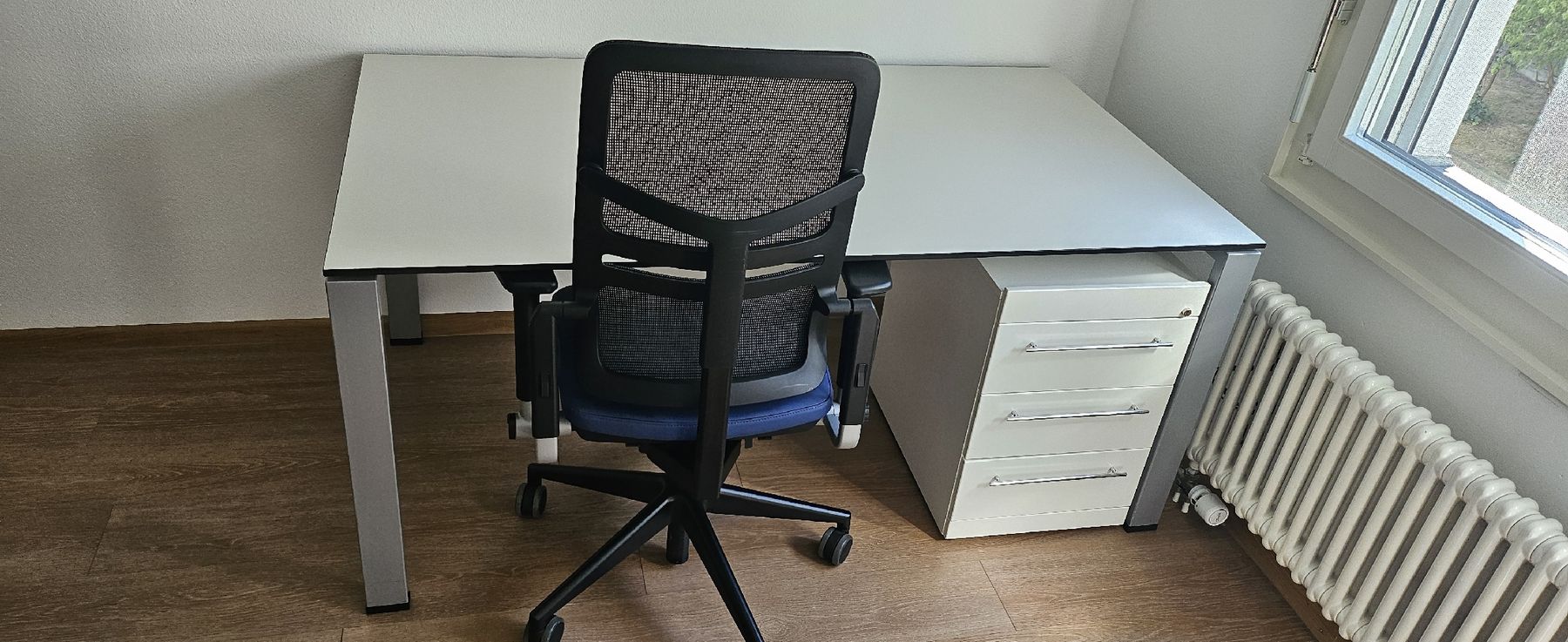 Scrivanie: Bürotisch-Schreibtisch – Usato da Basel venduto da Xanperican