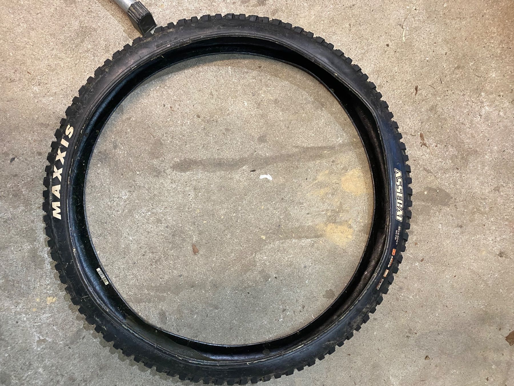 Maxxis Pezzi di ricambio: Lot de pneu Michelin et MAXXIS – Usato da Treyvaux venduto da jeremie.12.8