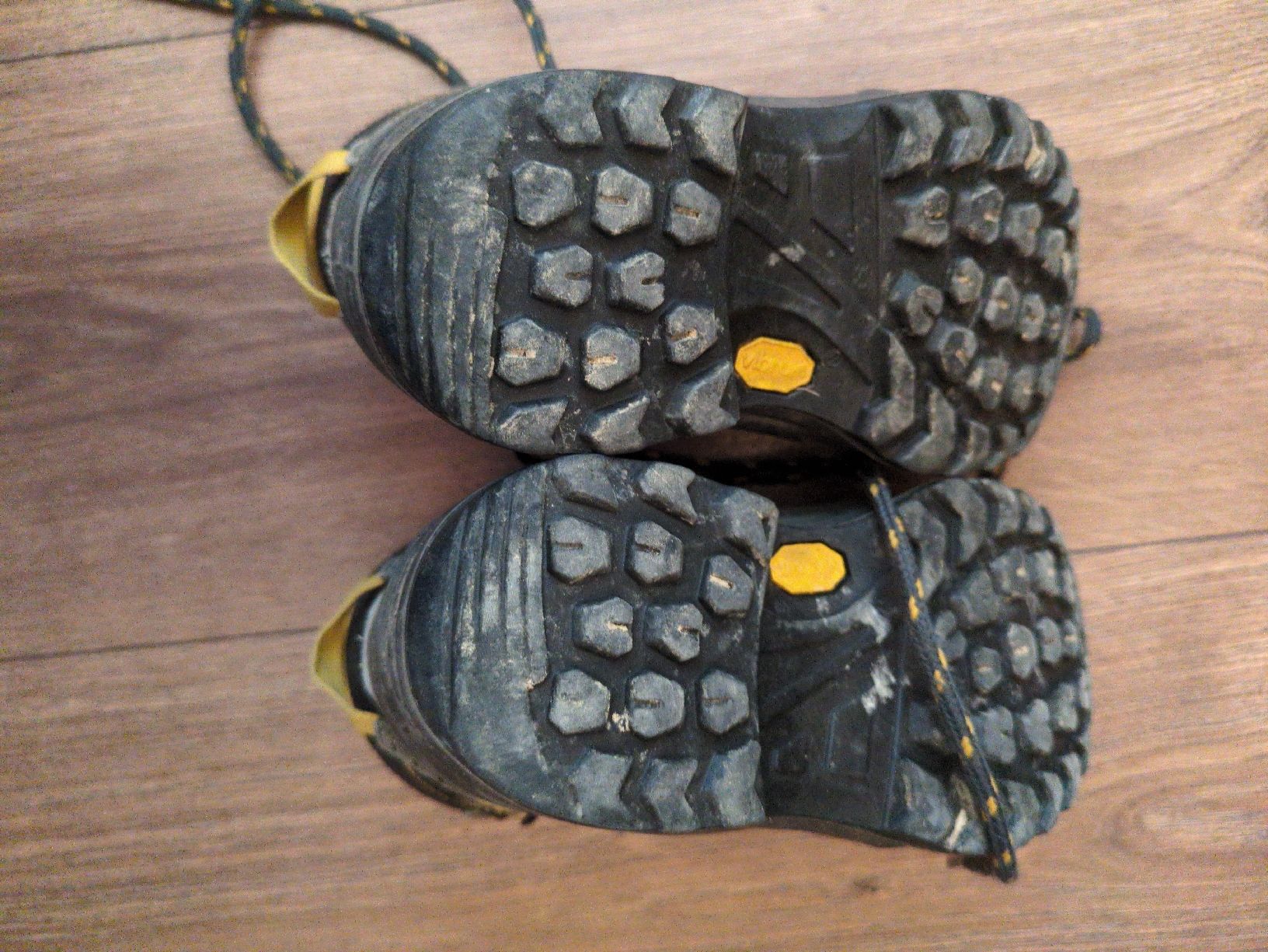Lowa Scarpe per ragazzi: Lowa Wanderschuhe hoch Kinder Grösse 30 – Usato da Fankhaus (Trub) venduto da sun_7677 2