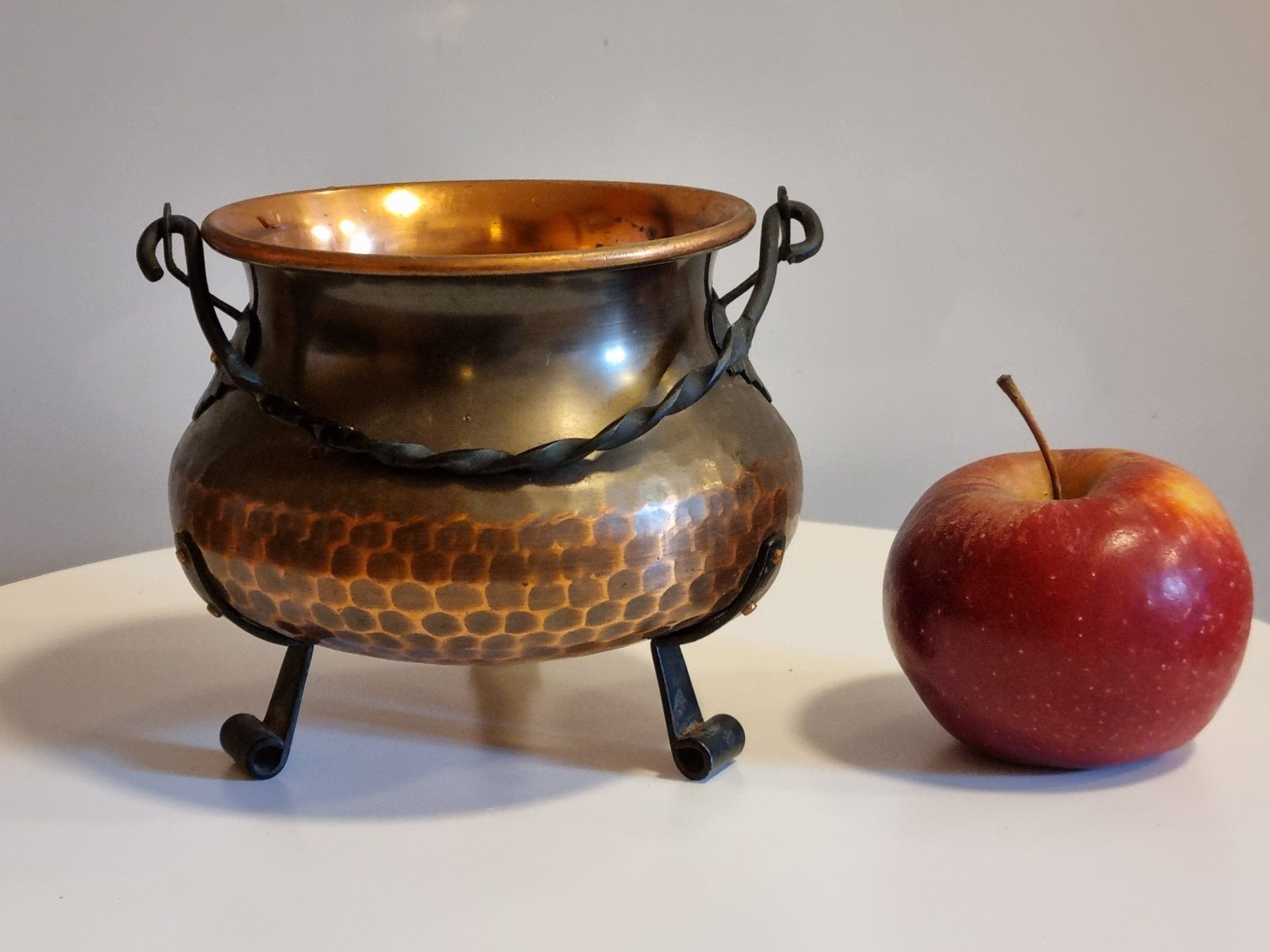 Blumentöpfe: Vintage Kupferkessel Mini mit Eisenfüssen – Gebraucht aus Scharnachtal von devin03