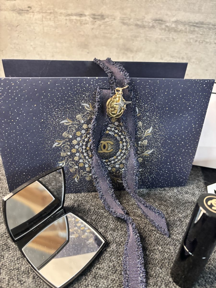Chanel Altro per la cura del corpo: Chanel Set (Spiegel, Pinsel etc.) – Usato da St. Gallen venduto da heartbug 1