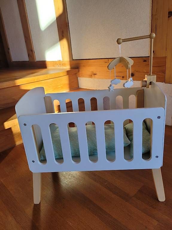 Spielzeuge: Puppenbett aus Holz – Gebraucht aus Brienz BE von falbabella 1