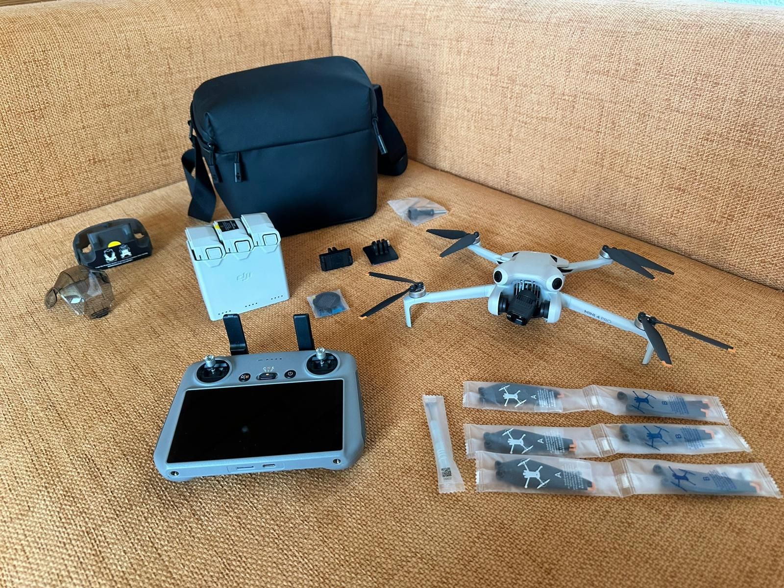 DJI Camcorder: DJI Mini Pro 4 Fly More – Gebraucht aus Walzenhausen von bar_2956 1