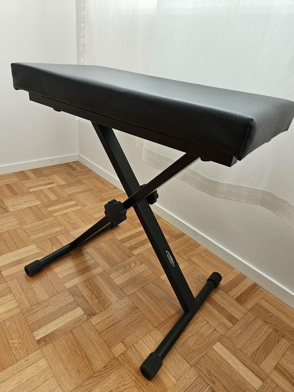 Yamaha Musikinstrumente: Yamaha NP-V80 keyboard with stand, stool & bag – Gebraucht aus Schlieren von  5